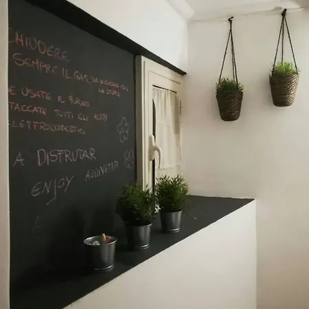 Apartment Casa Piccola Bianca In Centro